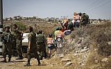 La scène d'une attaque à la voiture-bélier aux abords de l'implantation d'Elazar, en Cisjordanie, le 16 août 2019 (Crédit : Gershon Elinson/Flash90)