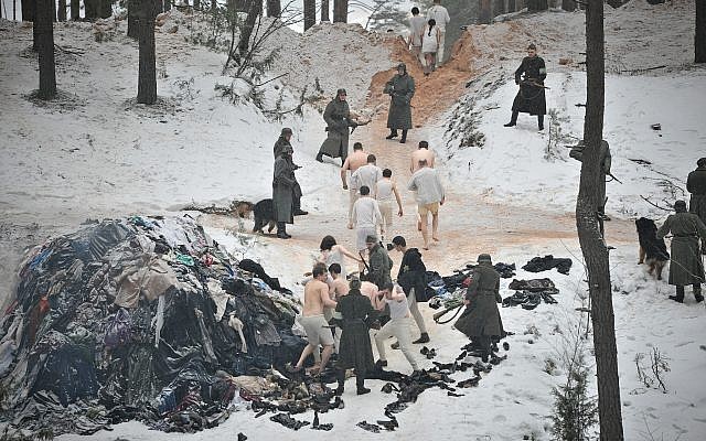 Le massacre de triste mémoire de Rumbula, au cours duquel 25000 Juifs ont été tués en deux jours à la fin de l'année 1941, dans le film  mhistorique dramatique "The Mover" (Autorisation : Festival du film juif de Washington)