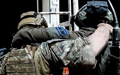 Des forces spéciales israéliennes et américaines simulent la prise d'assaut d'un navire marchant transportant de la contrebande en Mer Méditerranée dans le cadre d'un large exercice naval Nobel Rose en août 2019. (Crédit: Tsahal)