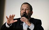 Ehud Barak, membre du Camp démocratique, s'exprime lors d'un événement culturel dans la ville du centre du pays de Shoham, le 24 août 2019. (Tomer Neuberg/Flash90)