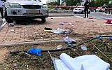 La scène où un conducteur ivre a fauché une famille à Kiryat Gat, le 3 août 2019. (Crédit: Police israélienne)