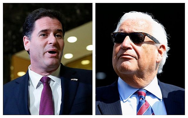 À gauche, l'ambassadeur israélien aux États-Unis (Crédit : AP/Carolyn Kaster) ; à droite, l'ambassadeur américain en Israël, David Friedman (Crédit : AP/Ariel Schalit). À gauche, l'ambassadeur israélien aux États-Unis (Crédit : AP/Carolyn Kaster) ; à droite, l'ambassadeur américain en Israël, David Friedman (Crédit : AP/Ariel Schalit).