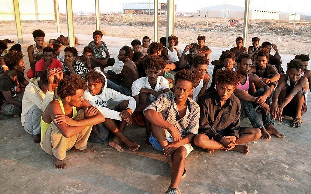 Des migrants secourus sur la côte de Khoms, à environ 120 kilomètres de la capitale libyenne de Tripoli, le 26 juillet 2019 (Crédit : AFP)