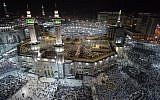 Les pèlerins musulmans se rassemblent à la Grande Mosquée de La Mecque, la ville sainte de l'Arabie saoudite, le 7 août 2019, avant le début du pèlerinage annuel du Hadj dans cette ville sainte. (Photo par FETHI BELAID / AFP)