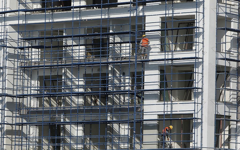 Site de construction sur la cote de Trikomo, à Chypre, le 25 juillet 2019. (Crédit : Emily IRVING-SWIFT / AFP)