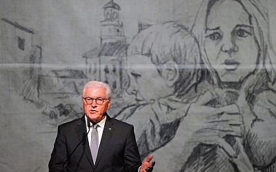 Le président allemand Frank-Walter Steinmeier prononce un discours lors d'une cérémonie marquant le 80e anniversaire du déclenchement de la Seconde Guerre mondiale à Wielun le 1er septembre 2019. (Crédit : AFP/ Alik KEPLICZ)