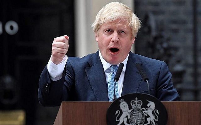 Le Premier ministre britannique Boris Johnson fait une déclaration devant le 10 Downing Street, dans le centre de Londres, le 2 septembre 2019 (Crédit : Ben STANSALL / AFP)