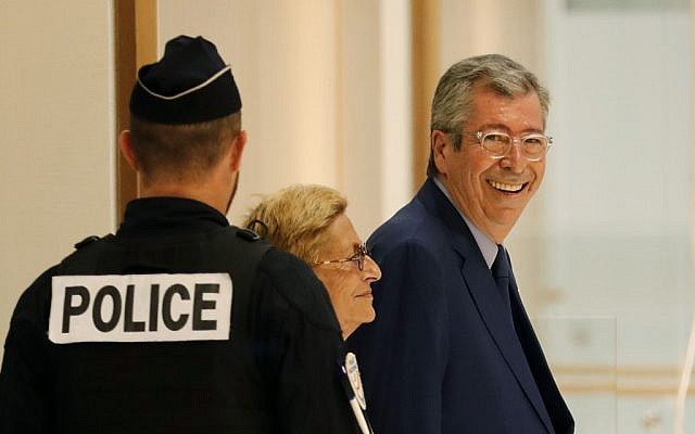 Le maire de Levallois-Perret Patrick Balkany et sa femme adjointe au maire Isabelle Balkany au tribunal de Paris, le 13 septembre 2019. (Crédit : Thomas SAMSON / AFP)