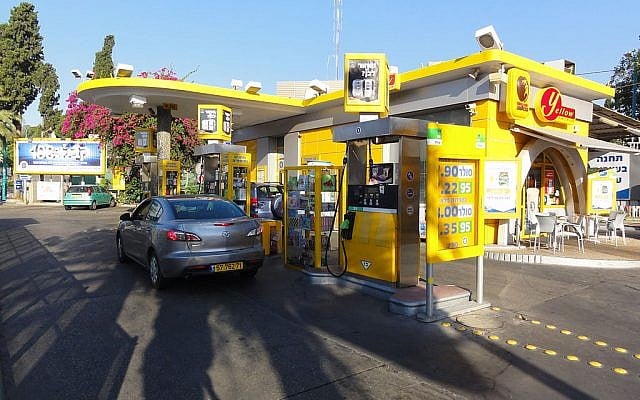 Une station-service Paz à Haïfa. (Crédit : Mattes / Wikimédia / Domaine public)