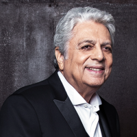 Le chanteur français Enrico Macias. (Crédit : Itzik Byrne)