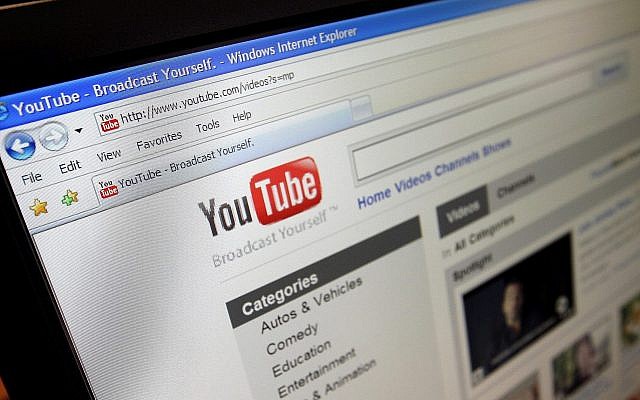 Cette photo du 18 mars 2010 montre le site Web YouTube. (AP Photo/Richard Vogel, File)
