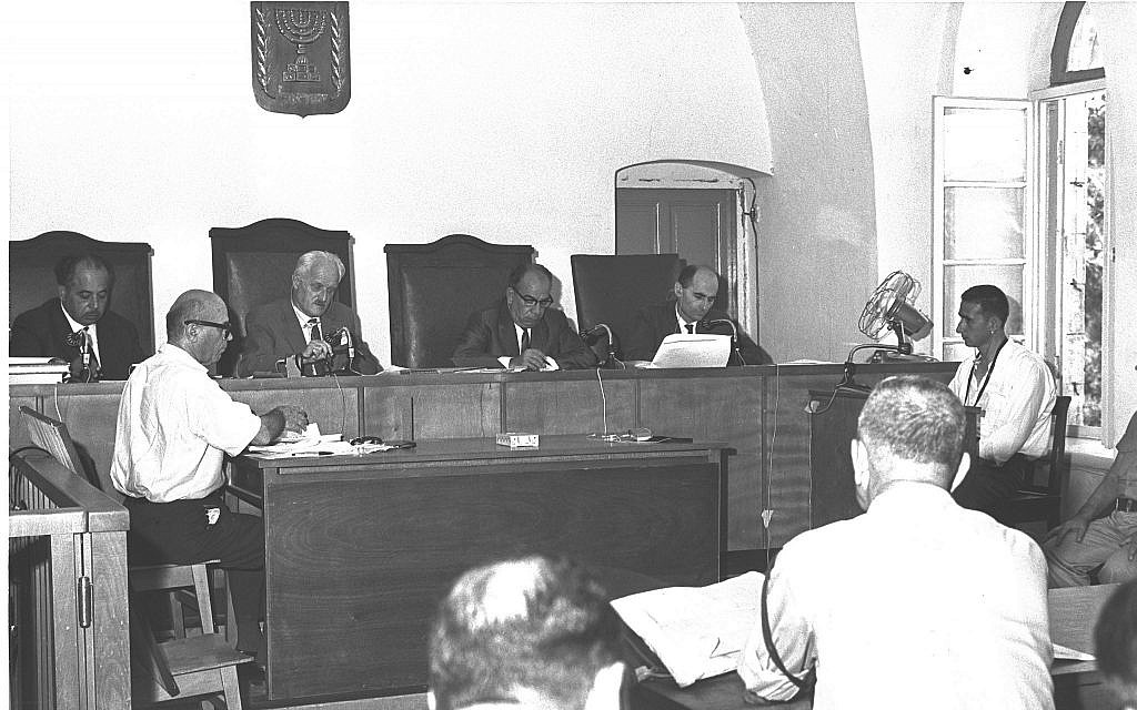 Commission d'enquête spéciale nommée par le gouvernement israélien à la suite d'un incendie à la mosquée al-Aqsa par le ressortissant australien Denis Michael Rohan, 1er septembre 1969. (Moshe Milner/GPO)