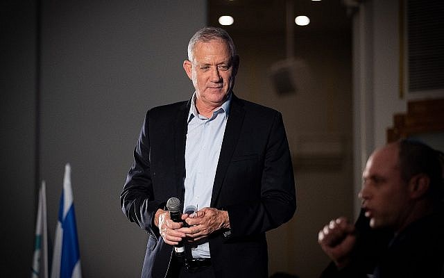 Le président de Kakhol lavan Benny Gantz lors de la conférence de Srugim à Jérusalem, le 2 septembre 2019 (Crédit : Yonatan Sindel/Flash90) Le président de Kakhol lavan Benny Gantz lors de la conférence de Srugim à Jérusalem, le 2 septembre 2019 (Crédit : Yonatan Sindel/Flash90)