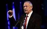 Le leader de Kakhol lavan Benny Gantz lors d'un rassemblement de campagne à  Tel Aviv, le 15 septembre 2019 (Crédit :  Tomer Neuberg/Flash90)