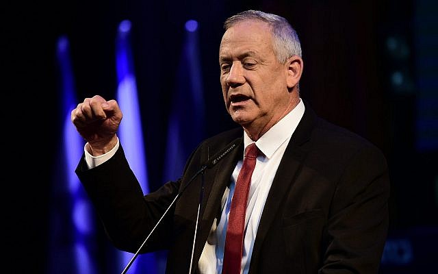 Le leader de Kakhol lavan Benny Gantz lors d'un rassemblement de campagne à  Tel Aviv, le 15 septembre 2019 (Crédit :  Tomer Neuberg/Flash90)