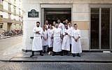 L’équipe du restaurant Shabour, réunie autour du chef Assaf Granit. (Crédit : The Social Food)