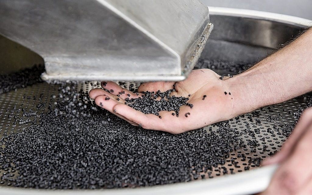 UBQ Materials a développé une technologie qui utilise les déchets domestiques non-triés pour les convertir en thermoplastique bio-sourcé - un substitut du plastique. (Autorisation) UBQ Materials a développé une technologie qui utilise les déchets domestiques non-triés pour les convertir en thermoplastique bio-sourcé - un substitut du plastique. (Autorisation)
