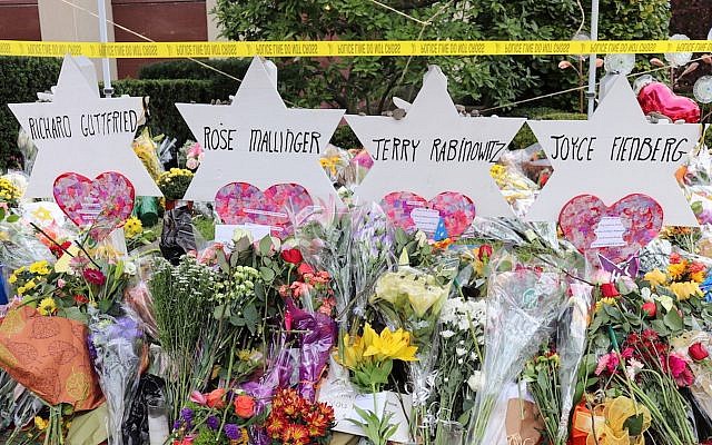 Un mémorial pour les victimes de la tuerie de la Synagogue Arbre de vie à Pittsburgh. (Hane Grace Yagel via JTA) Un mémorial pour les victimes de la tuerie de la Synagogue Arbre de vie à Pittsburgh. (Hane Grace Yagel via JTA)