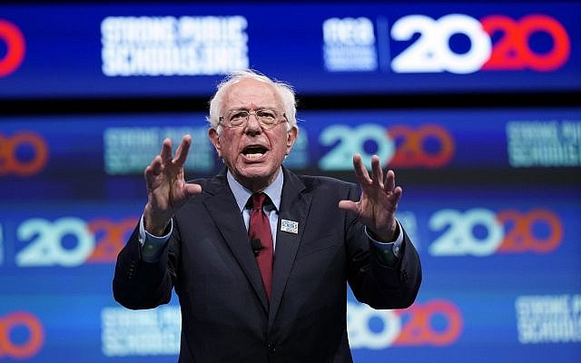 Le sénateur du Vermont Bernie Sanders, candidat à l'investiture présidentielle, s'exprime lors du Forum présidentiel de l'Association d'éducation nationale pour des écoles publiques fortes, le 5 juillet 2019 à Houston. (AP Photo/David J. Phillip) Le sénateur du Vermont Bernie Sanders, candidat à l'investiture présidentielle, s'exprime lors du Forum présidentiel de l'Association d'éducation nationale pour des écoles publiques fortes, le 5 juillet 2019 à Houston. (AP Photo/David J. Phillip)