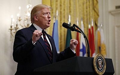 Le président américain Donald Trump s'exprime lors de la Reception pour le Mois de l'héritage hispanique dans l'East Room de la Maison Blanche à Washington, le 27 septembre 2019. (AP Photo/Carolyn Kaster)