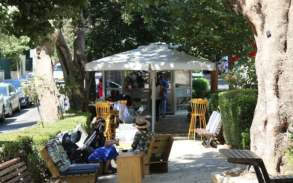 Le boulevard Ben Maimon à Jérusalem a été inspiré par les grandes avenues européennes et de beaucoup de ses premiers résidents  étaient des immigrants d'Europe. (Shmuel Bar-Am)