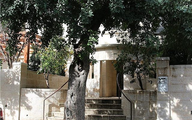 La Maison Foner-Hymana été construite sur le boulevard Ben Maimon en 1932. (Shmuel Bar-Am)