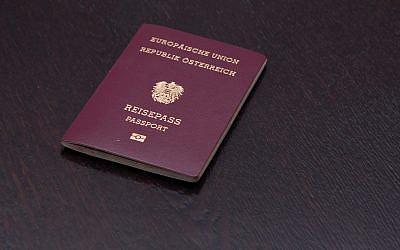Passeport européen de nationalité autrichienne. (Crédit : iStock)