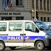 Photo d'illustration : Des policiers devant la préfecture de Paris, quai de Gesvres, le 3 octobre 2019. (Crédit : BERTRAND GUAY / AFP)