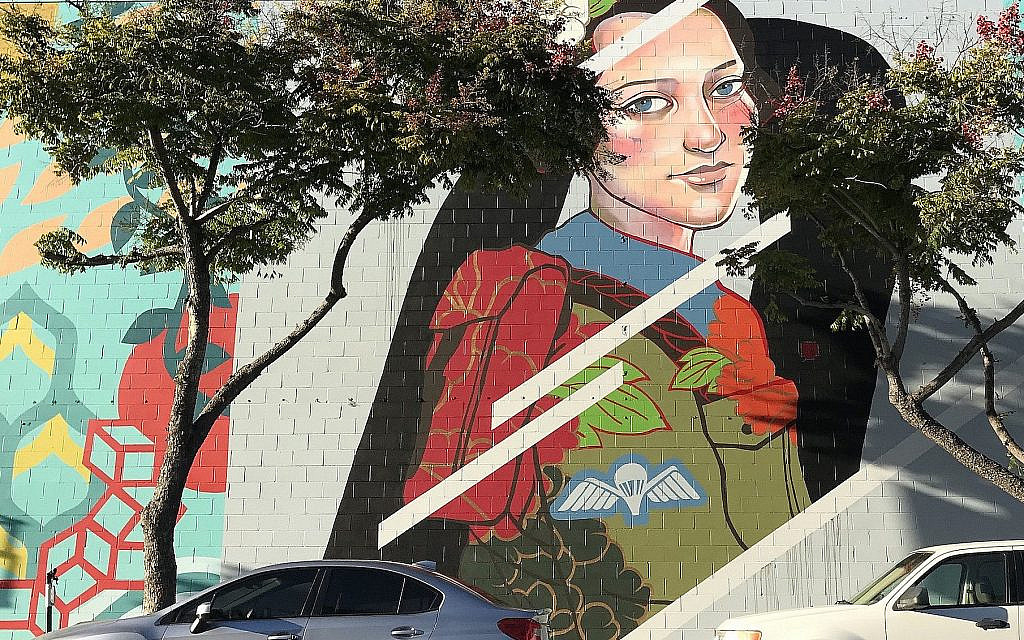 Julie Robertson a peint une murale de Hannah Senesh au centre-ville de San Diego. (Avec l'aimable autorisation de Robertson) Julie Robertson a peint une murale de Hannah Senesh au centre-ville de San Diego. (Avec l'aimable autorisation de Robertson)