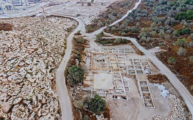 Site de l'église découverte à Ramat Beit Shemesh, octobre 2019. (Asaf Peretz, Autorité israélienne des Antiquités)