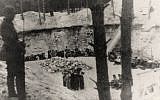 Des nazis assassinent des Juifs de Vilnius dans la forêt de Ponary, en 1941 (Autorisation)