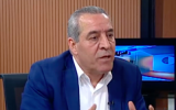 Hussein al-Cheikh, ministre de l'Autorité palestinienne sur Palestine TV, chaîne officielle de l'AP. (Crédit : capture d'écran: Palestine TV)