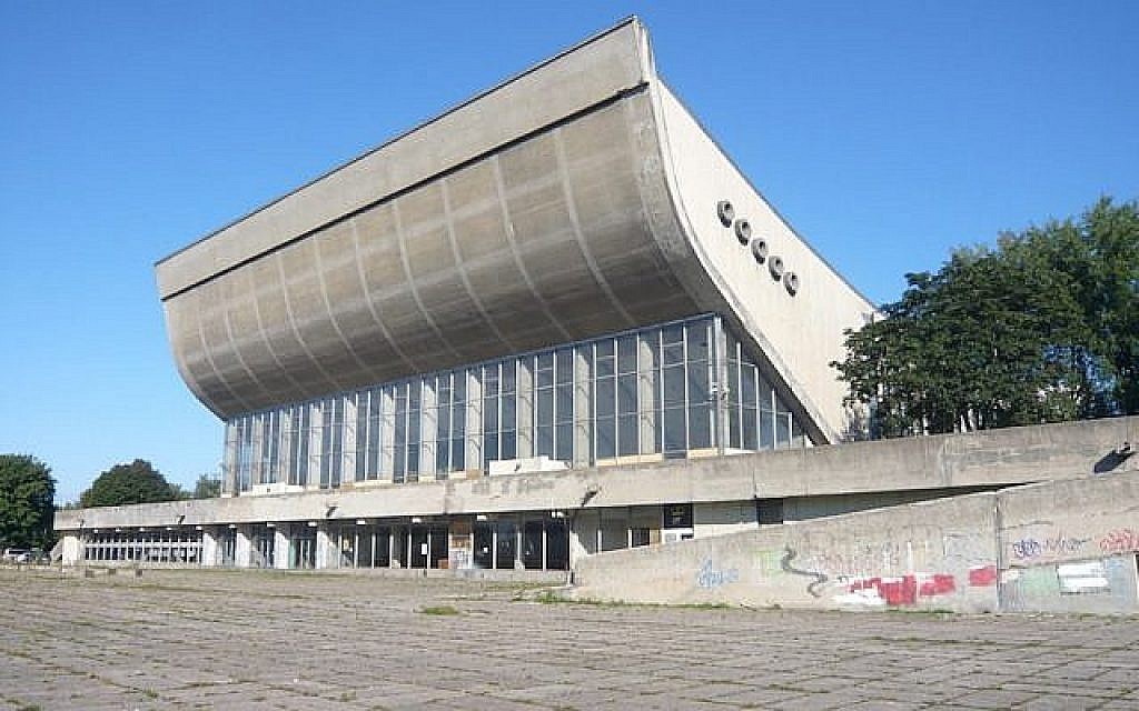Le palais des congrès et des sports, un complexe fermé il y a une décennie, où devrait se tenir un nouveau centre de conférences d'un montant de 25 millions de dollars (Crédit : JTA) Le palais des congrès et des sports, un complexe fermé il y a une décennie, où devrait se tenir un nouveau centre de conférences d'un montant de 25 millions de dollars (Crédit : JTA)