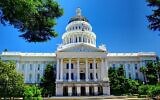 Le Capitole de l'État de Californie à Sacramento. Illustration (Crédit : Wikimedia Commons/JTA)