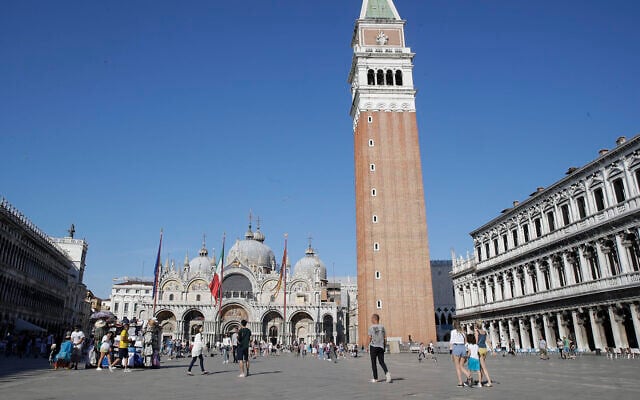 Une vue de la place San Marc à Venise, en Italie, le dimanche 2 juin 2019. (AP Photo / Luca Bruno) Une vue de la place San Marc à Venise, en Italie, le dimanche 2 juin 2019. (AP Photo / Luca Bruno)