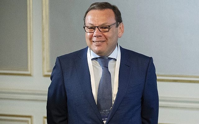 L'homme d'affaires juif russe Mikhail Fridman participe à une conférence de la fondation Israel Keren Hayesod à Moscou, le 17 septembre 2019. (Crédit : AP Photo/Pavel Golovkin, Pool) L'homme d'affaires juif russe Mikhail Fridman participe à une conférence de la fondation Israel Keren Hayesod à Moscou, le 17 septembre 2019. (Crédit : AP Photo/Pavel Golovkin, Pool)