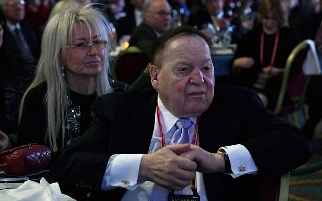 Sheldon Adelson avec sa femme Miriam à une réunion annuelle de la at the Republican Jewish Coalition au The Venetian de Las Vegas, le 24 février 2017. (Ethan Miller/Getty Images/via JTA) Sheldon Adelson avec sa femme Miriam à une réunion annuelle de la at the Republican Jewish Coalition au The Venetian de Las Vegas, le 24 février 2017. (Ethan Miller/Getty Images/via JTA)