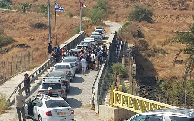 Des Israéliens  visitent Naharayim, le 19  octobre 2019 (Crédit: Naharayim)