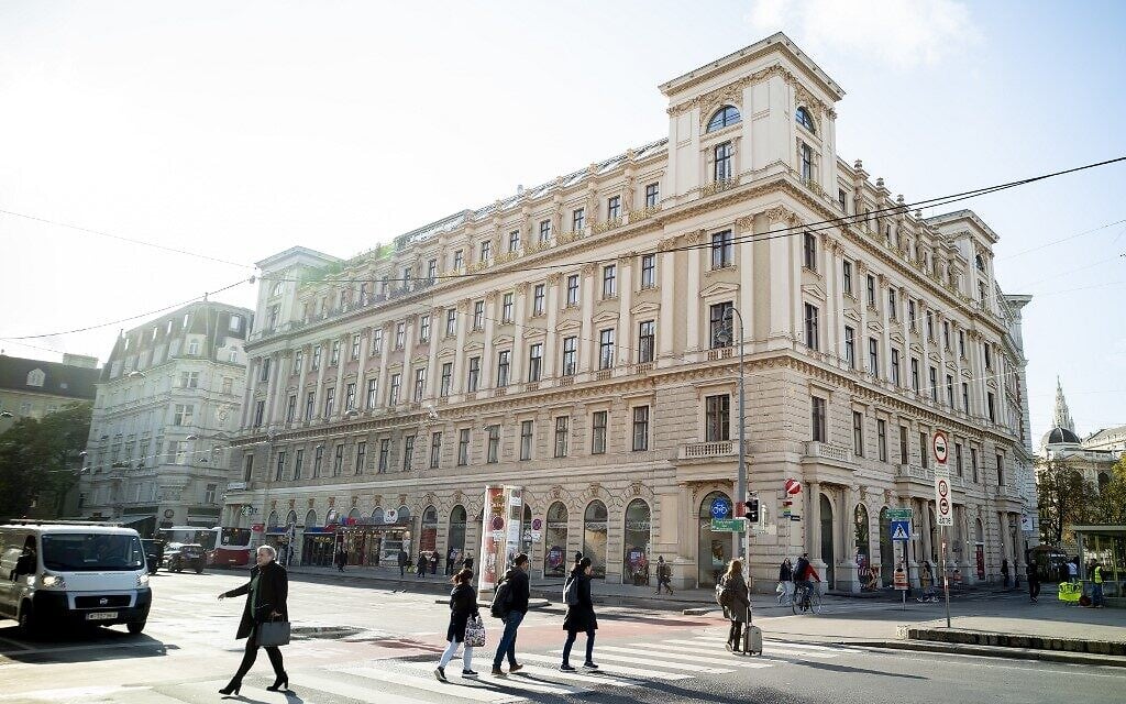 Le Palais Ephrussi, saisi par les nazis pendant la Seconde Guerre mondiale, à Vienne, en Autriche, le 7 novembre 2019. (Crédit : JOE KLAMAR / AFP) Le Palais Ephrussi, saisi par les nazis pendant la Seconde Guerre mondiale, à Vienne, en Autriche, le 7 novembre 2019. (Crédit : JOE KLAMAR / AFP)