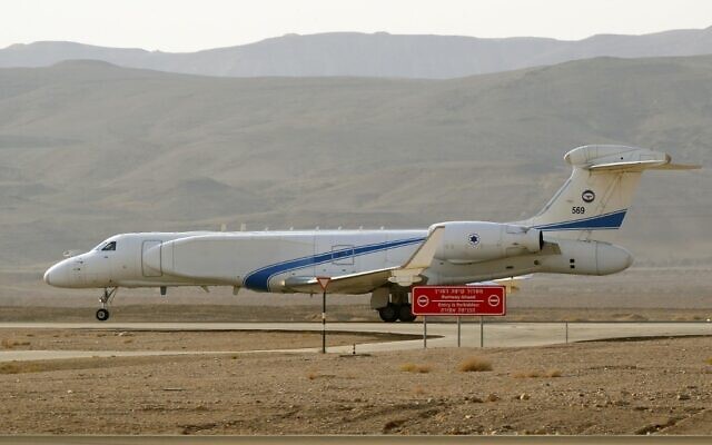 Un Gulfstream israélien G550 (Nashon-Eitan) , avion-espion des renseignements aériens, participe à l'exercice multinational "Drapeau bleu" à la base d'Ovda,  au nord de la ville israélienne d'Eilat, le 11 novembre 2019 (Crédit :  JACK GUEZ / AFP)