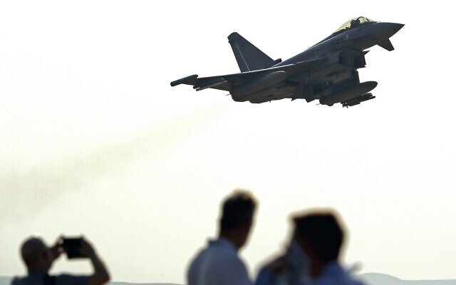 Un Eurofighter allemand participe à l'exercice multinational "Drapeau bleu" à la base d'Ovda,  au nord de la ville israélienne d'Eilat, le 11 novembre 2019 (Crédit :  JACK GUEZ / AFP)