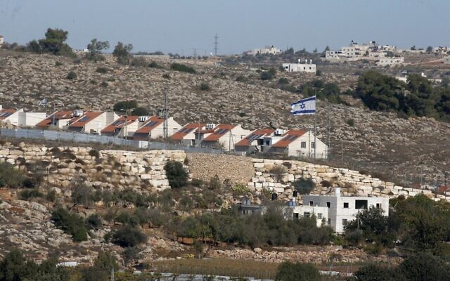 L'implantation israélienne de Kiryat Arba est photographiée près de la ville d'Hébron, en Cisjordanie, le 19 novembre 2019. (Hazem Bader/AFP) L'implantation israélienne de Kiryat Arba est photographiée près de la ville d'Hébron, en Cisjordanie, le 19 novembre 2019. (Hazem Bader/AFP)