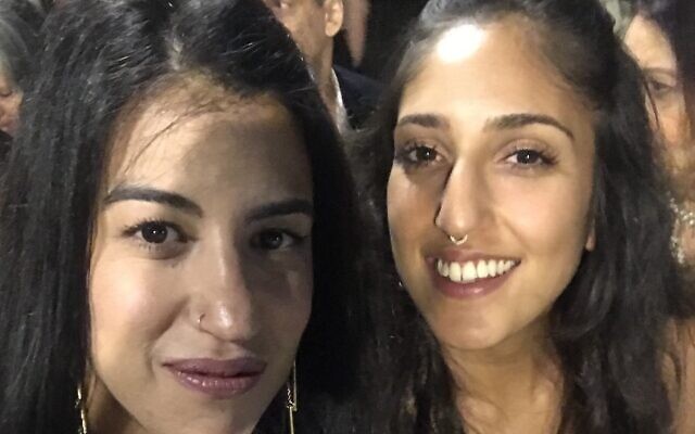 Liad Goldberg, à gauche, avec sa soeur Naama Issachar, à droite (Autorisation de Goldberg via  JTA)