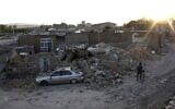 Illustration : des maisons en ruine après un séisme à Varzaqan, au nord ouest de l'Iran en 2012. (Crédit: Hamed Nazari/Mehr News Agency/AP)