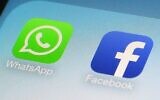 Les icônes WhatsApp et Facebook sur un Smartphone, le 19 février 2014. (Crédit : AP/Patrick Sison)