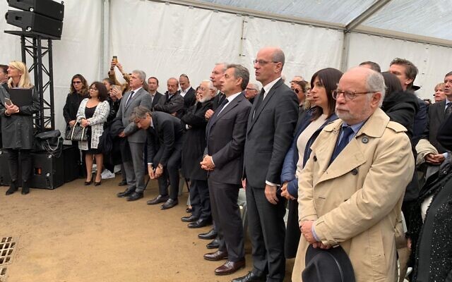 La cérémonie d’inauguration de l’allée Monsonégo-Sandler, à Toulouse, le mardi 5 novembre, en présence de leurs proches, ainsi que de Nicolas Sarkozy et de Jean-Michel Blanquer. (Crédit : JMBlanquer / Twitter) La cérémonie d’inauguration de l’allée Monsonégo-Sandler, à Toulouse, le mardi 5 novembre, en présence de leurs proches, ainsi que de Nicolas Sarkozy et de Jean-Michel Blanquer. (Crédit : JMBlanquer / Twitter)
