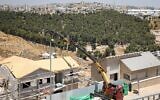 Photo d'illustration : Des travaux de construction dans le quartier de Dagan, dans l'implantation d'Efrat, en Cisjordanie, le 22 juillet 2019. (Crédit : Gershon Elinson/Flash90)