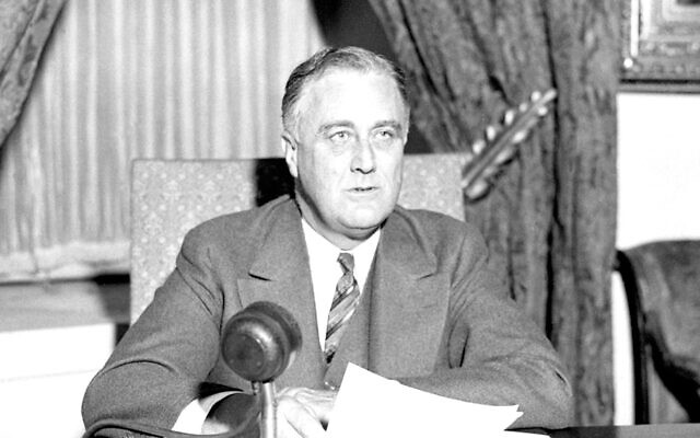 Le président Franklin D. Roosevelt à la Maison Blanche (Crédit : Domaine public)