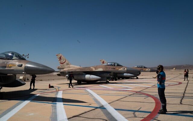Les avions de combat israéliens sont inspectés à la base Ovda de l'armée de l'air israélienne au nord d'Eilat le 31 octobre 2019, avant le lancement de l'exercice international Blue Flag de la semaine prochaine, qui est organisé par Israël. (Armée israélienne) Les avions de combat israéliens sont inspectés à la base Ovda de l'armée de l'air israélienne au nord d'Eilat le 31 octobre 2019, avant le lancement de l'exercice international Blue Flag de la semaine prochaine, qui est organisé par Israël. (Armée israélienne)