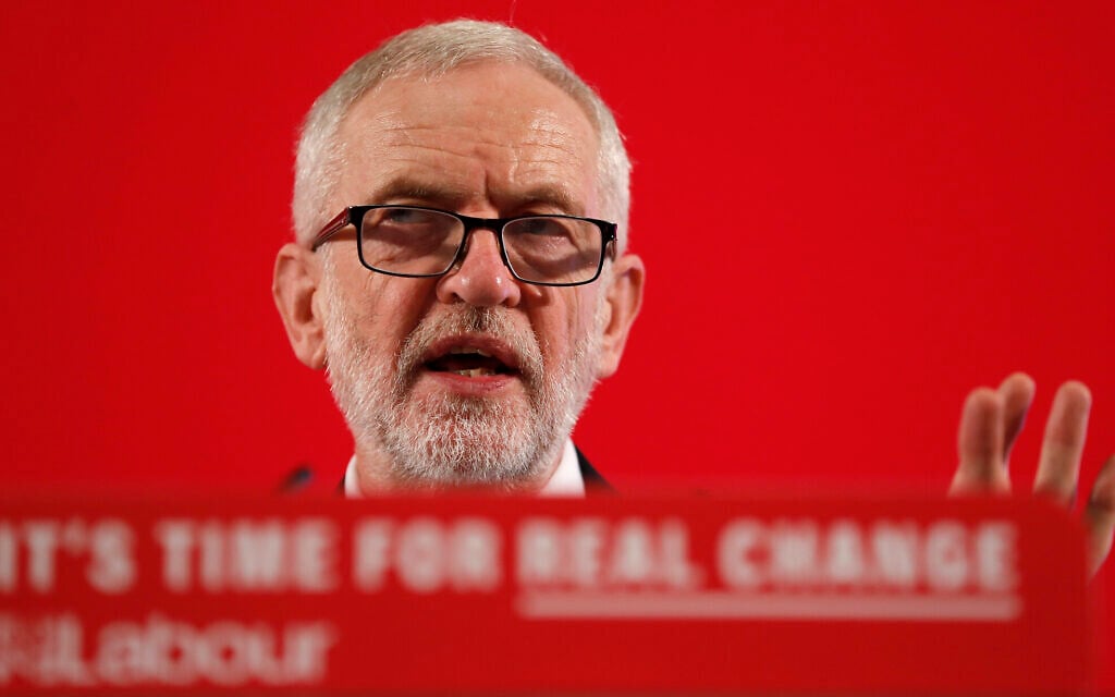 Jeremy Corbyn, le chef du parti Travailliste britannique prononce un discours à Londres, en Angleterre, le mercredi 27 novembre 2019, à l'approche des élections législatives du 12 décembre. (AP Photo / Frank Augstein) Jeremy Corbyn, le chef du parti Travailliste britannique prononce un discours à Londres, en Angleterre, le mercredi 27 novembre 2019, à l'approche des élections législatives du 12 décembre. (AP Photo / Frank Augstein)